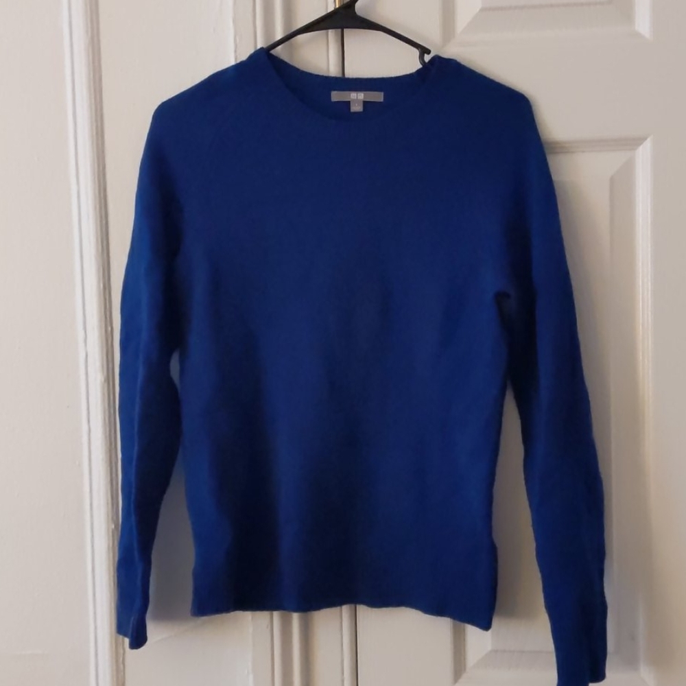 Uniqlo wool crew neck sweater